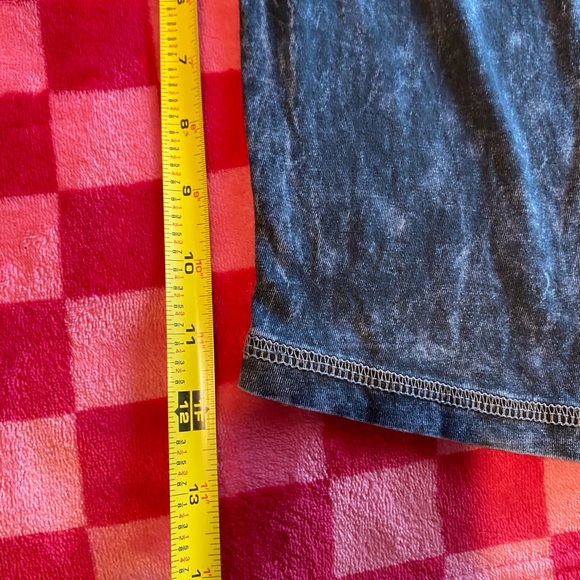 Gray and cream FREEDOM Tombstone AZ short sleeve high low shirt - Picture 10 of 11